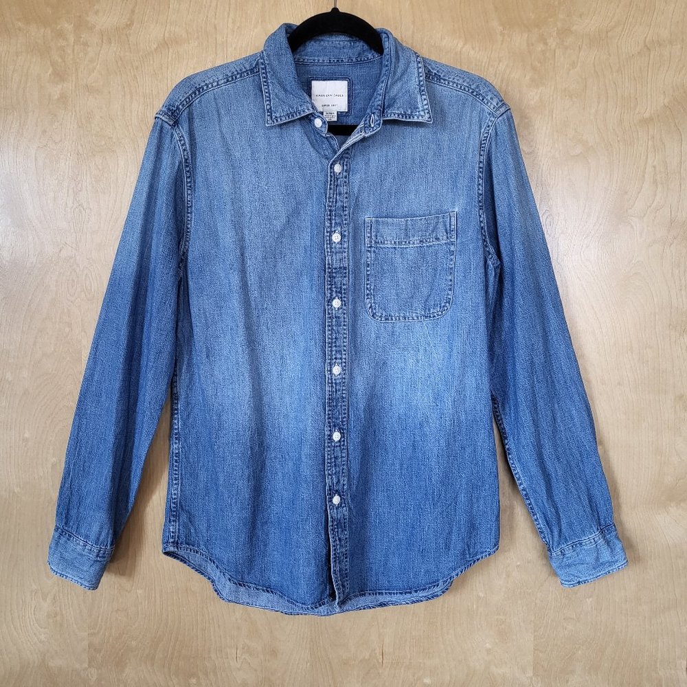 American Eagle Button Up Denim Shirt Size Medium